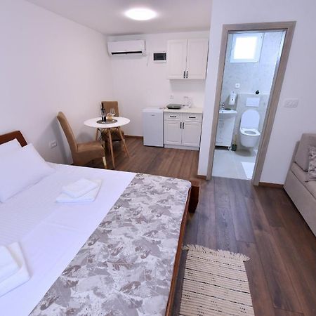Airport Apartments Tri Hrasta Podgorica Extérieur photo