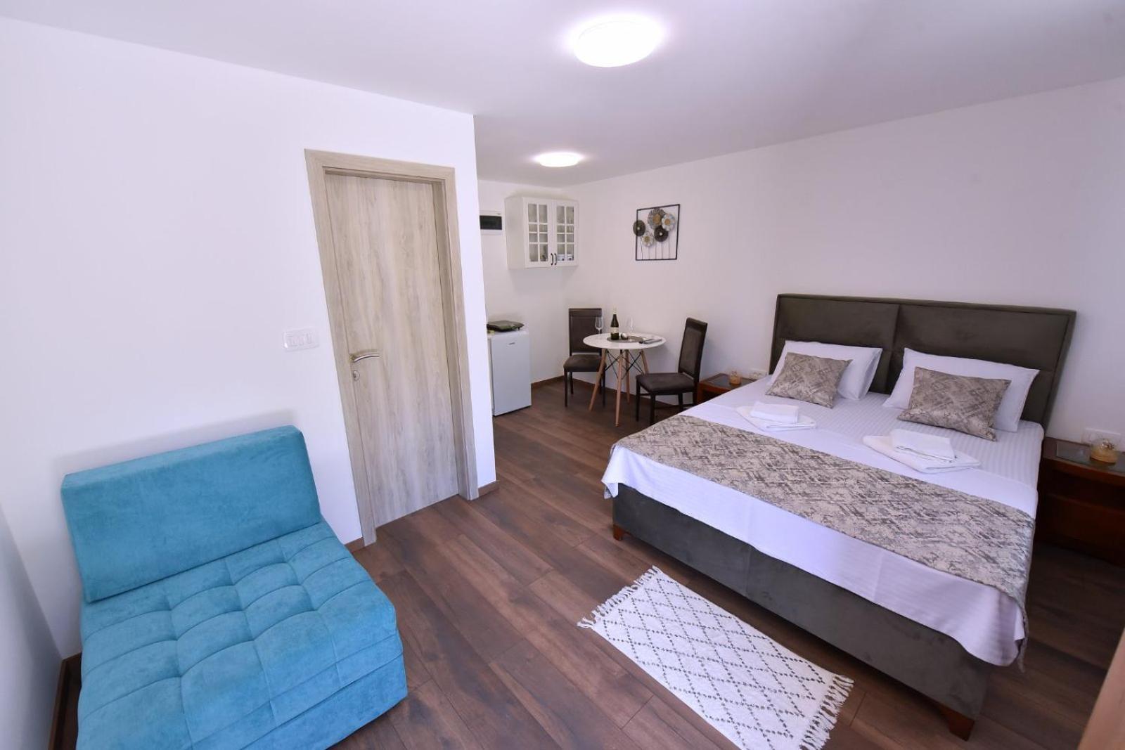 Airport Apartments Tri Hrasta Podgorica Extérieur photo