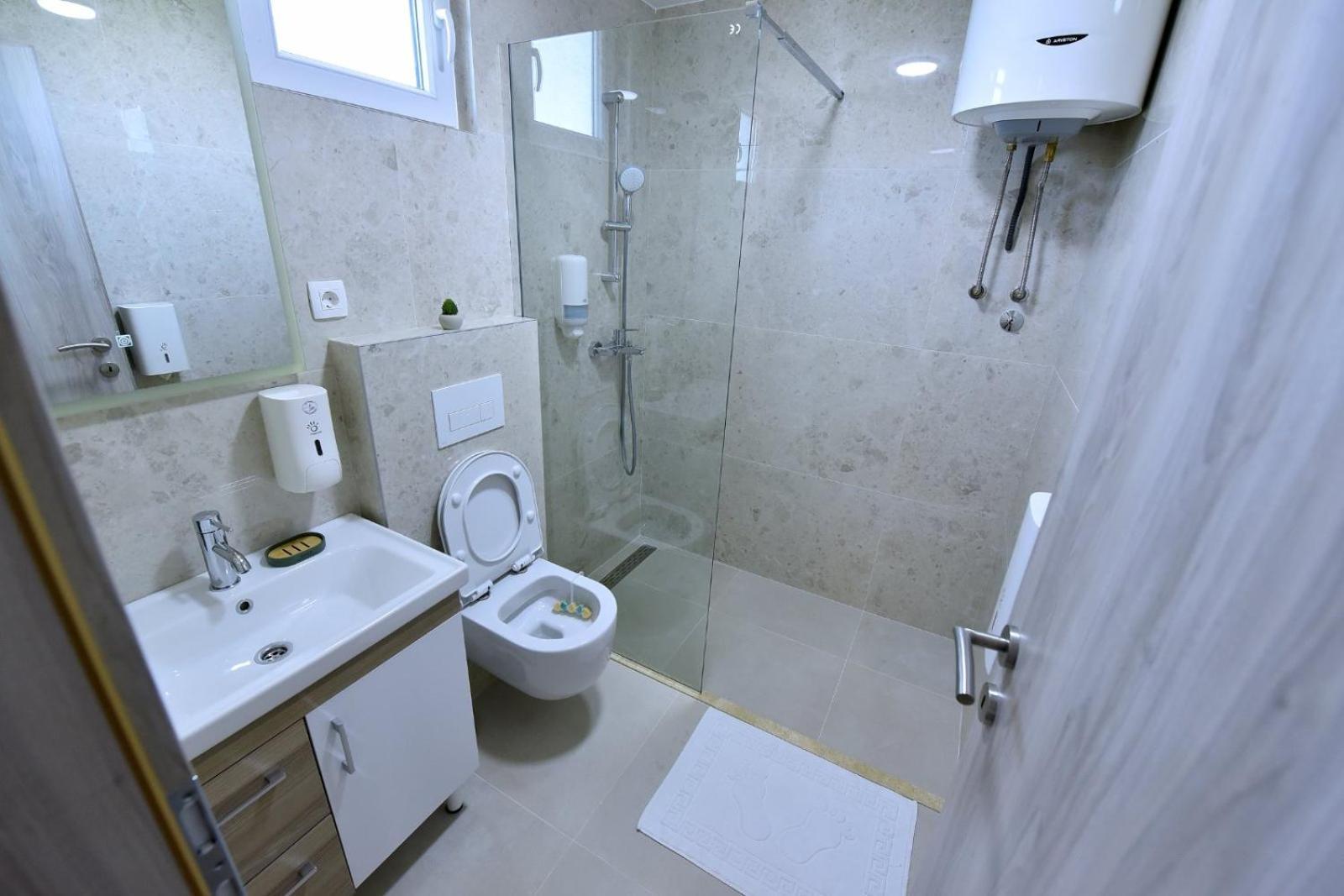 Airport Apartments Tri Hrasta Podgorica Extérieur photo