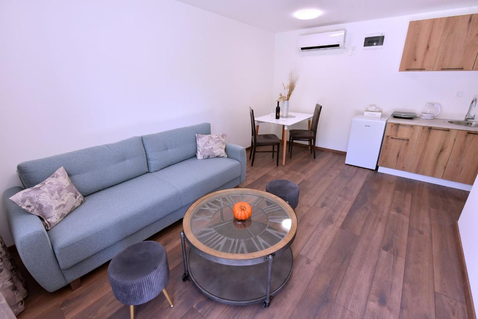 Airport Apartments Tri Hrasta Podgorica Extérieur photo