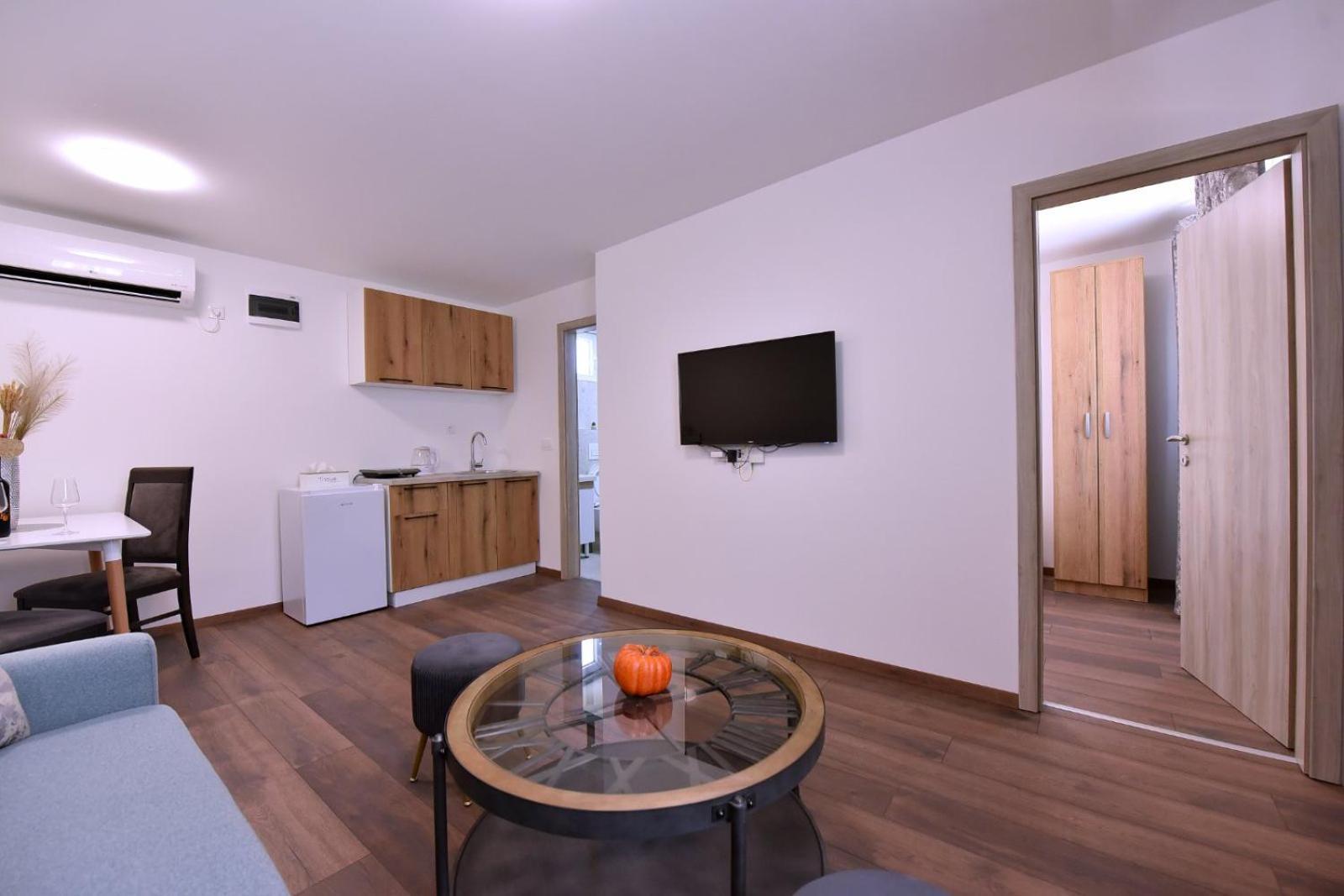 Airport Apartments Tri Hrasta Podgorica Extérieur photo