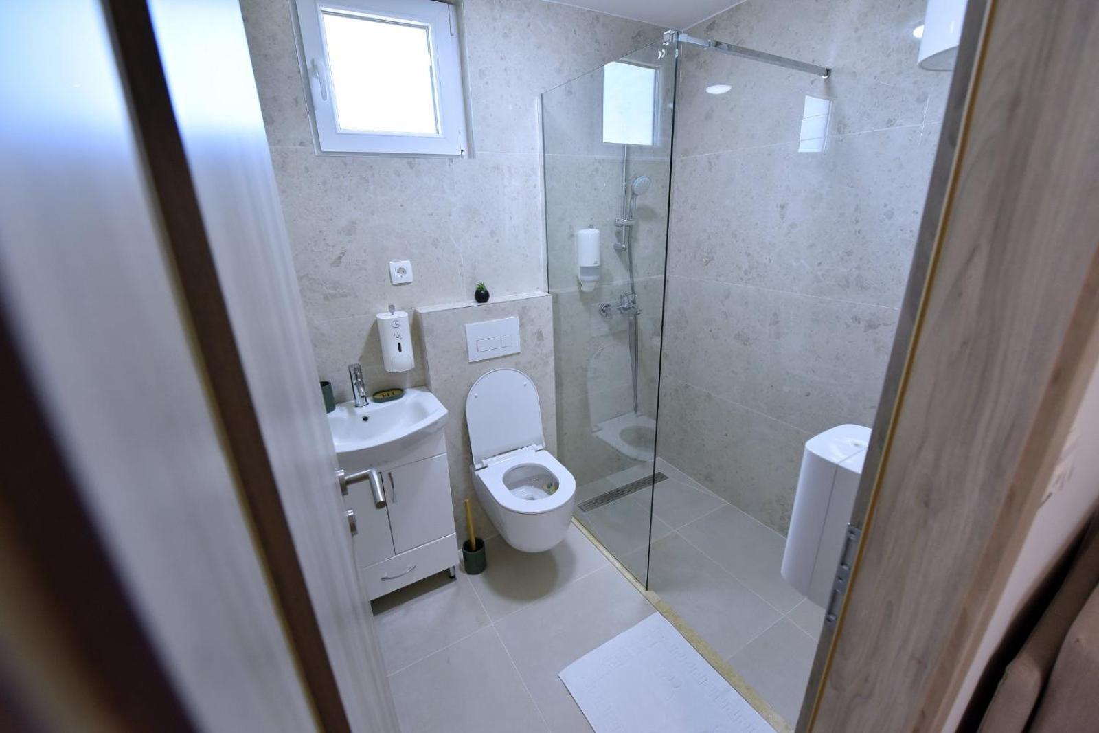 Airport Apartments Tri Hrasta Podgorica Extérieur photo
