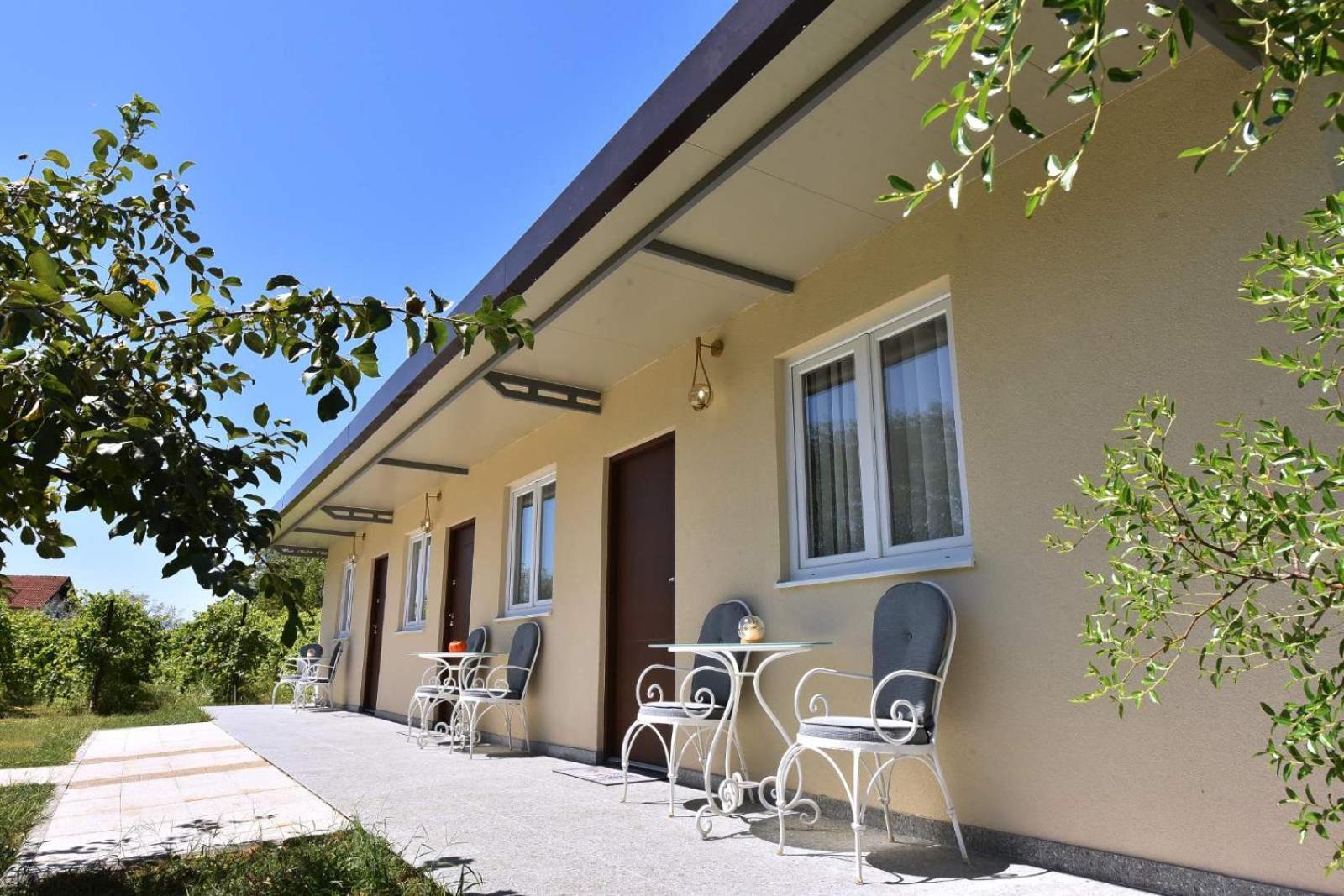 Airport Apartments Tri Hrasta Podgorica Extérieur photo
